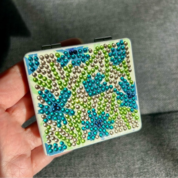 Diamond Art Floral Compact Mirror, Double-Sided, Sparkly (BLUE, GREEN) - Picture 17 of 17